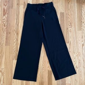 Women’s Lululemon wide leg pant